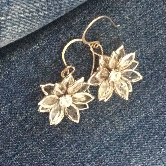 Jewelry - Sterling silver pierced dangle earrings.